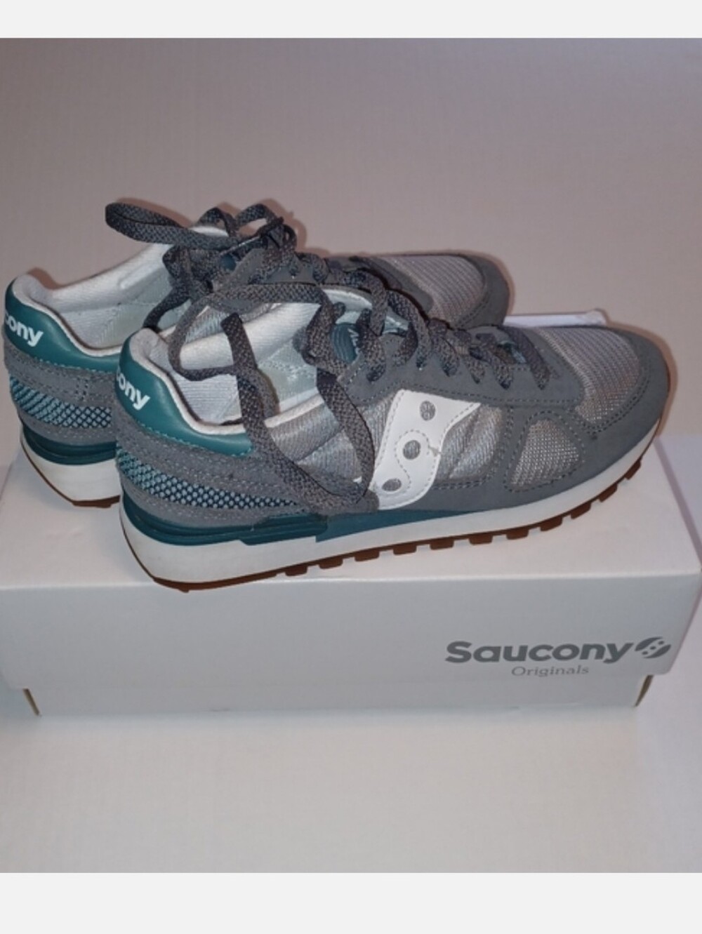 Like New, with box Saucony Originals Shadow Trainer Gray/Green Mens 7/ Womens 8
